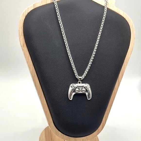 616nAMmJzqL._AC_SY300_QL30_.jpg Silver Tone Necklace Video Game Controller Pendant Valentines Birthday Gift